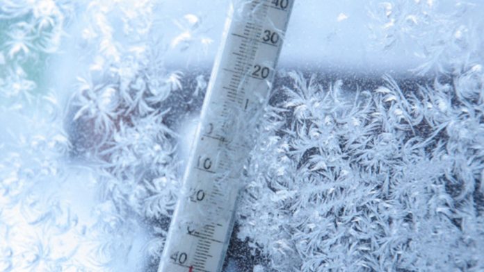 Frig puternic în Maramureș: minus 13 grade la Iezer și zăpadă de până la 40 cm la munte