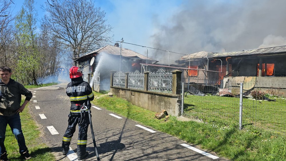 Guvernul acordă ajutoare de urgență după incendiul devastator din Rucăreni. 1 milion de lei pentru sprijinirea familiilor afectate