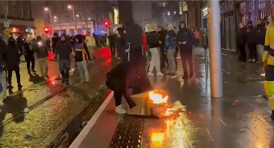 Guvernul Irlandei va desfăşura armata pentru a elibera drumurile şi instalaţiile energetice blocate de protestatari care demonstrează împotriva prețurilor la combustibili
