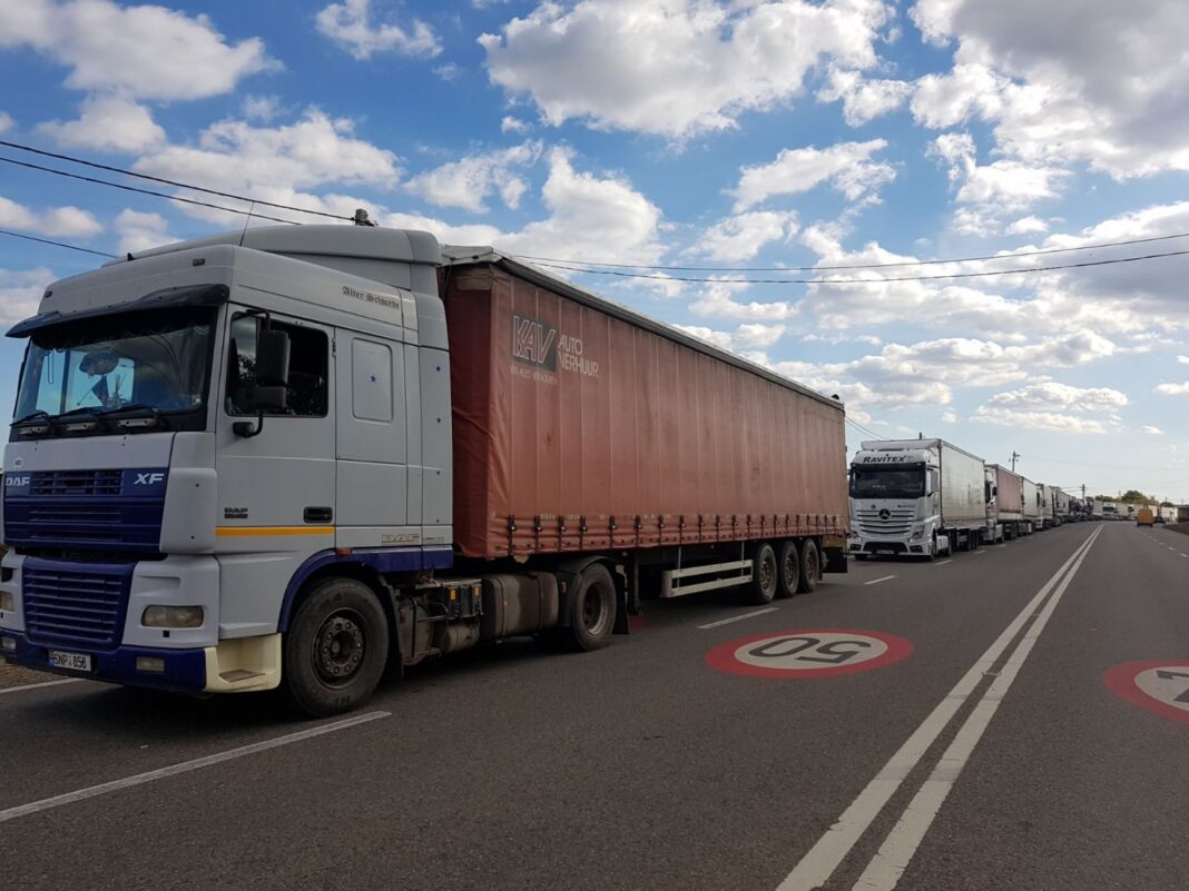Guvernul relaxează condițiile pentru ajutoarele acordate transportatorilor pentru achiziția de camioane cu emisii zero