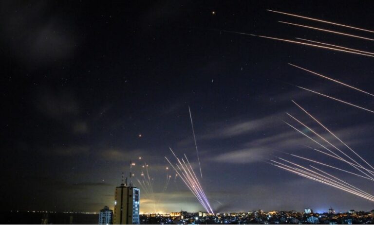 Hezbollah a lansat un atac aerian spre Israel. Sirenele au sunat inclusiv la Tel Aviv