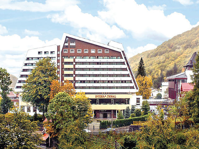 Hotelul Internaţional, una dintre cele mai mari unităţi din Sinaia: „Martie şi aprilie au venit cu scăderi neprevăzute de 10%, pentru prima dată postpandemie“. Hotelul are 180 de camere, trei restaurante şi nouă săli de conferinţă