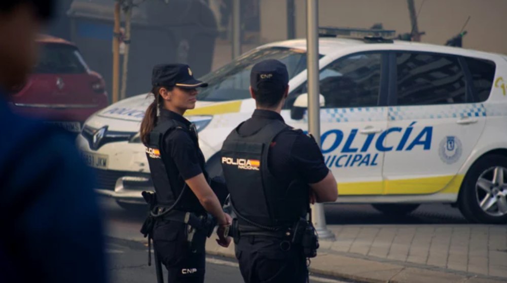 „Impresarul fantomă” care a exploatat mai multe tinere talente. Le-a promis contracte pe bani mulți, după care i-a abandonat pe străzile din Spania