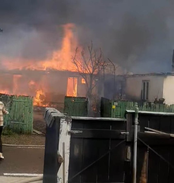 Incendiu devastator într-o localitate de munte din Vrancea. 11 case se află în flăcări