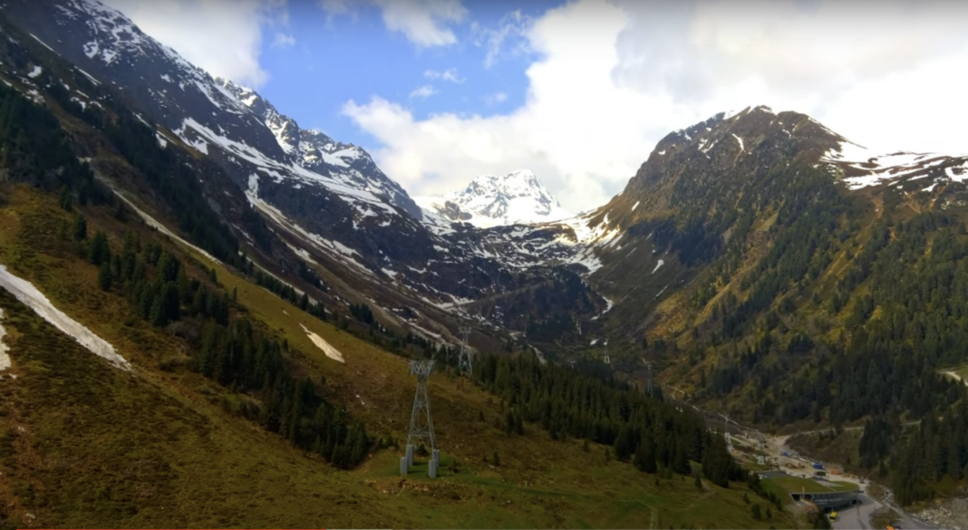 Incendiu forestier în sudul Austriei. Flăcările au cuprins o suprafață de peste 100 de hectare, echivalentul a circa 150 de terenuri de fotbal / Intervenție dificilă