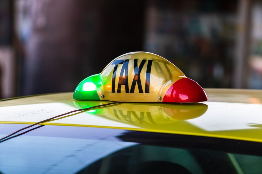 Incident sângeros la o stație GPL din Capitală. Un taximetrist s-a supărat pe un alt șofer că alimenta prea încet și l-a înjunghiat