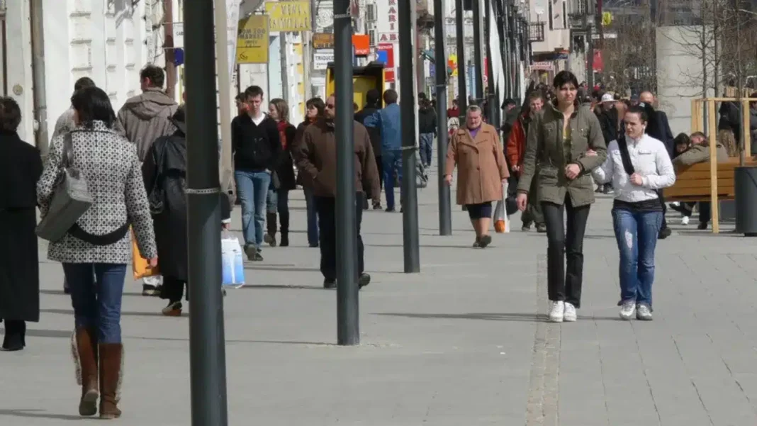 Inteligența artificială împarte lumea muncii: între anxietatea angajaților și optimismul liderilor din industrie