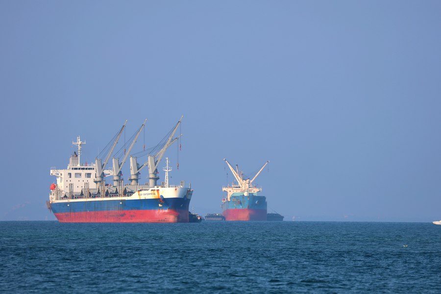 Iranul amenință că va închide Strâmtoarea Ormuz dacă SUA își continuă blocada navală. „Depinde și de armistițiul din Liban”