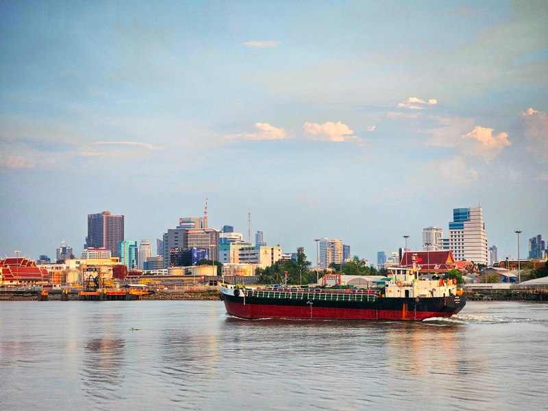 Iranul amenință cu reacții după ce SUA au preluat controlul unei nave în Golful Oman