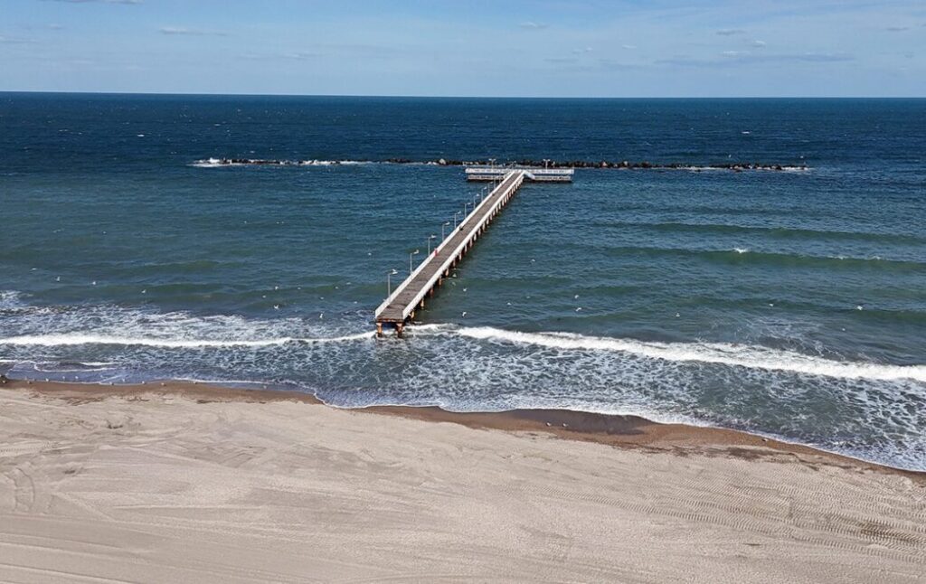 ISE: Pasarela din Mamaia, închisă de aproape 6 ani / Primăria Constanța se află tot la stadiul de documentații și alocă peste 300.000 de lei pentru reabilitare în 2026