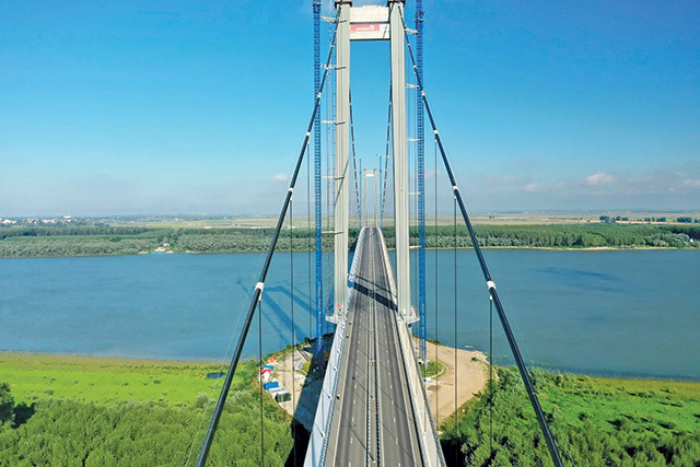 Italienii de la WeBuild Spa şi-au crescut afacerile în construcţii la 2,2 mld. lei anul trecut, plus 12% şi au sărit de 2.000 de angajaţi. Compania a intrat în topul miliardarilor din construcţii încă  din 2020, când raporta afaceri de 1,1 mld. lei, ca în 2023 să atingă un nou prag de 2,1 mld. lei. Ulterior, 2024 a adus o scădere