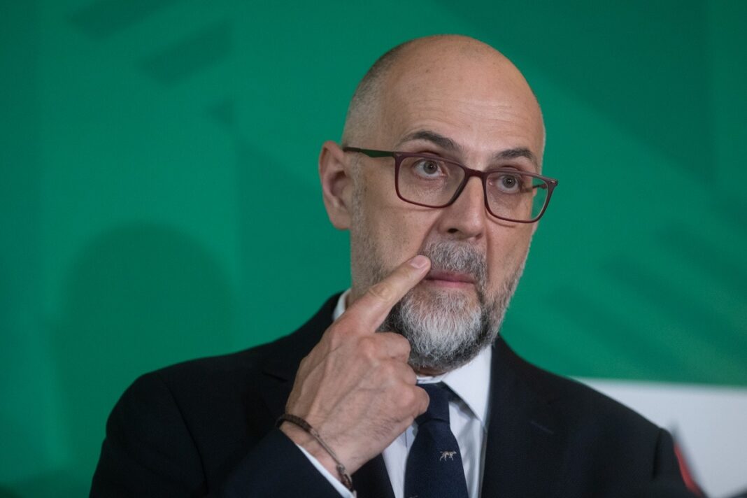 Kelemen Hunor se cam așteaptă ca Peter Magyar „să umble la banii” pe care Budapesta îi trimite către UDMR / „Nimeni din UDMR nu mi-a cerut demisia”