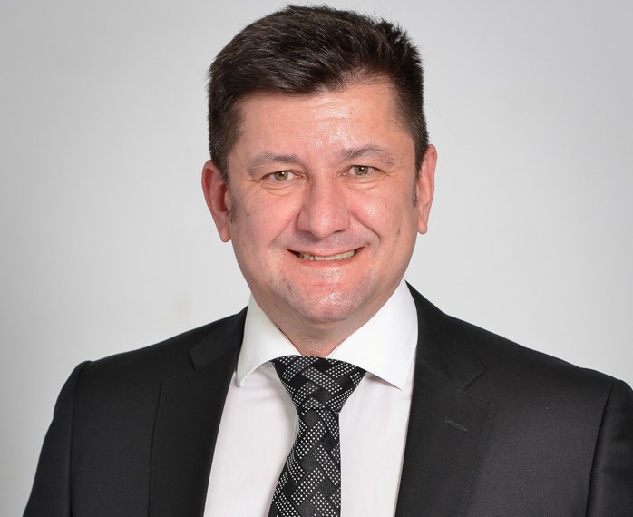 Lanţul de săli de fitness 18GYM, care a atras recent în acţionariat fondul de investiţii Enterprise Investors, şi-a luat CFO de la AROBS. Anterior, Bogdan Ciungradi a lucrat pentru Noriel şi Ţiriac Imobiliare