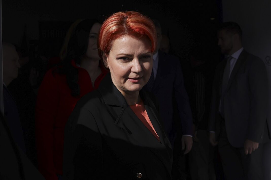 Lia Olguța Vasilescu speră ca președintele Nicușor Dan să-l convingă pe premierul Ilie Bolojan să demisioneze. Ea pune presiune pe șeful de partid, Sorin Grindeanu, să plece de la șefia Camerei Deputaților