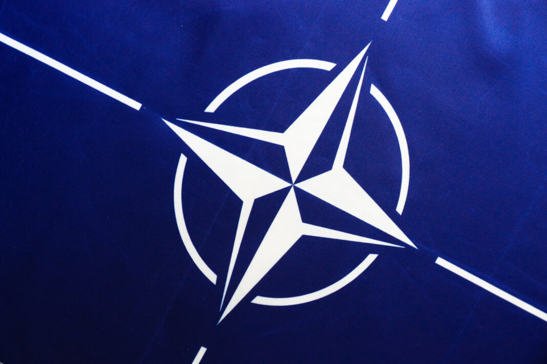 Liderii UE au discutat informal în Cipru despre apărarea militară reciprocă „fără NATO” (The New York Times)
