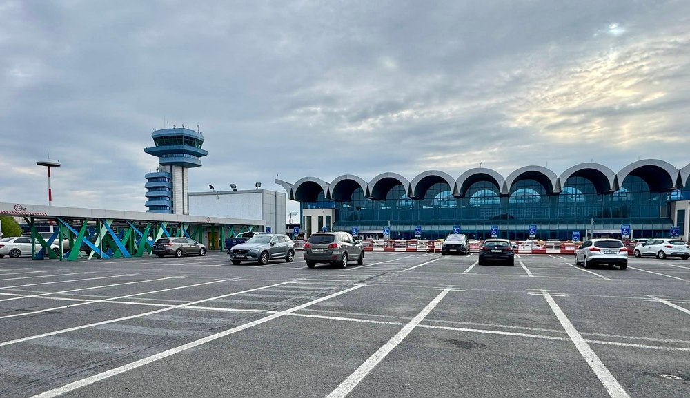 Lucrări de modernizare a parcării „Sosiri” a Aeroportului „Henri Coandă”. Vor fi închise 400 de locuri de parcare