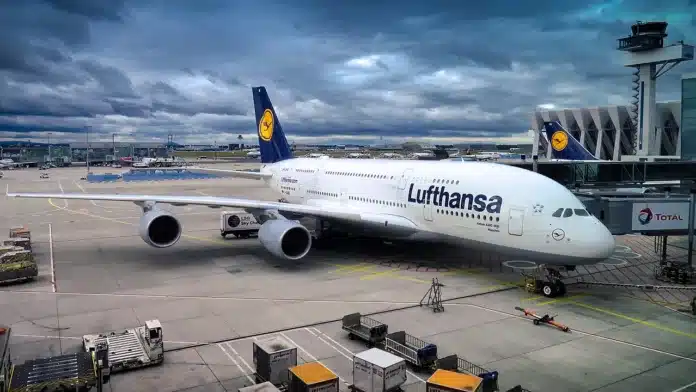 Lufthansa taie mii de zboruri din Europa: costurile explodează, iar vara aduce turbulențe pentru pasageri