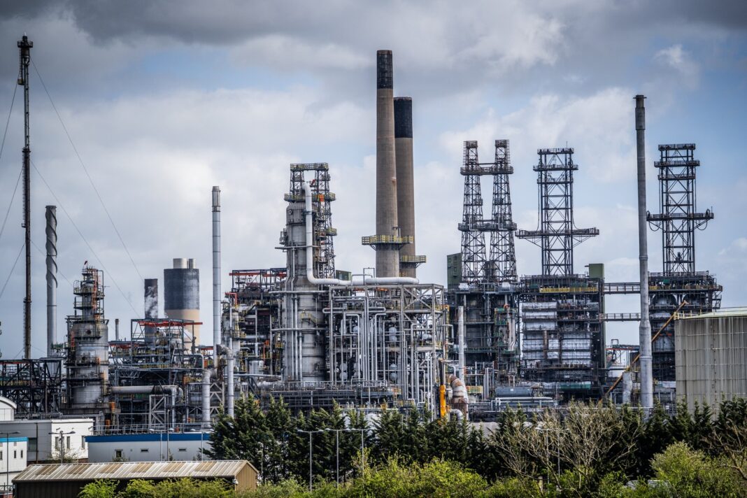 Lumea a pierdut 50 de miliarde de dolari din petrol în aproape 50 de zile de război cu Iranul, afirmă analiștii