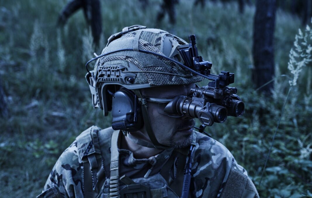 ”Made in Greece”. Industria elenă de apărare, în plină efervescență. O companie din Atena deține 65% din piața mondială a echipamentelor de vedere nocturnă pentru forțele armate