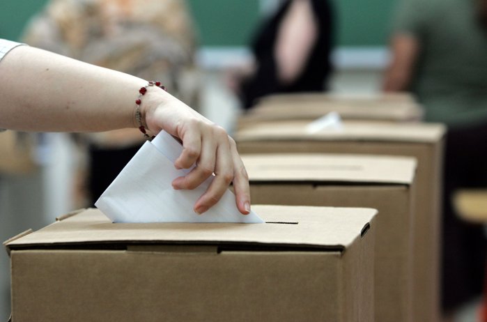 Maghiarii votează în cadrul unor alegeri istorice, urmărite cu atenţie de UE, Rusia şi SUA