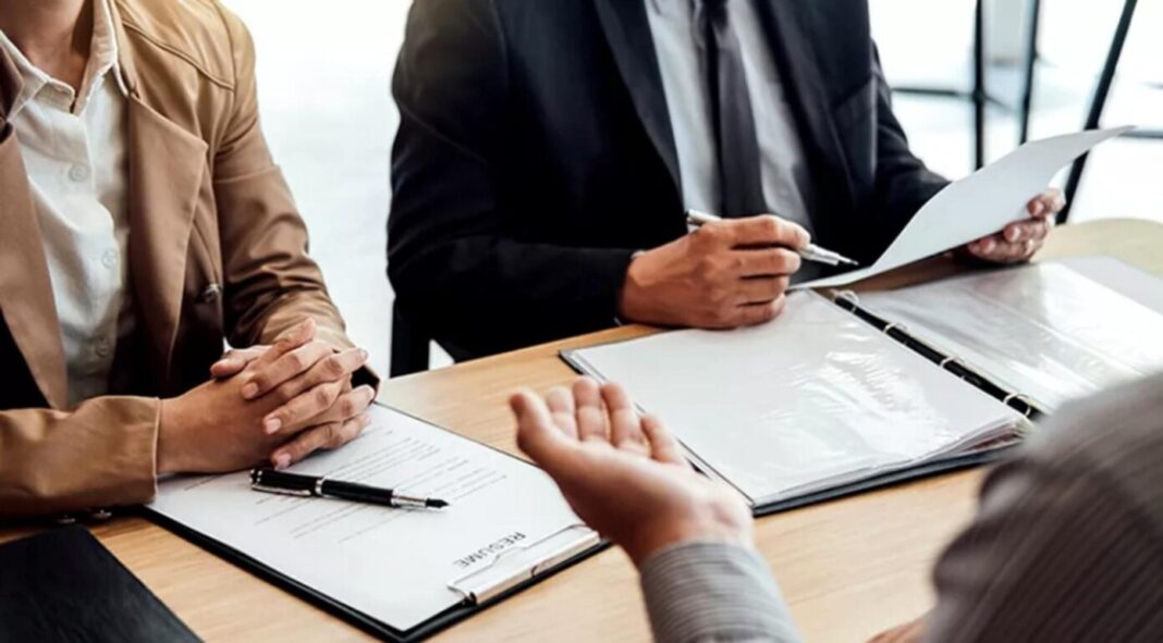 Mai mulți candidați, mai puține joburi: piața muncii din România în 2026