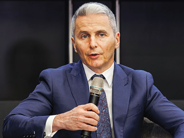 Managerii locali pot fi cei mai buni ambasadori pentru atragerea investiţiilor străine. „Noi nu ne batem cu alte companii să atragem investiţii, ne batem cu firmele din grupul nostru pentru noi investiţii“. Ce spun Alexandru Reff, Deloitte România & Moldova, Radu Berevoescu, PepsiCo şi Roxana Capătă, Ford Romania Services