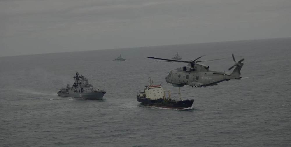 Marea Britanie îl avertizează pe Putin, după ce a detectat trei submarine rusești în apropierea cablurilor oceanice: „Vă vedem”