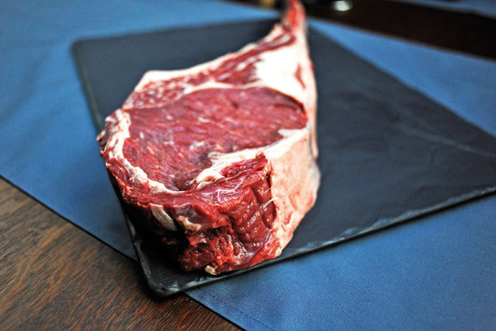 Marigab Com din Gorj, controlată de antreprenori locali, a investit 2 mil. euro într-o carmangerie: „Are capacitatea de 5-7 tone pe zi, procesăm carne de pui, vită şi porc“