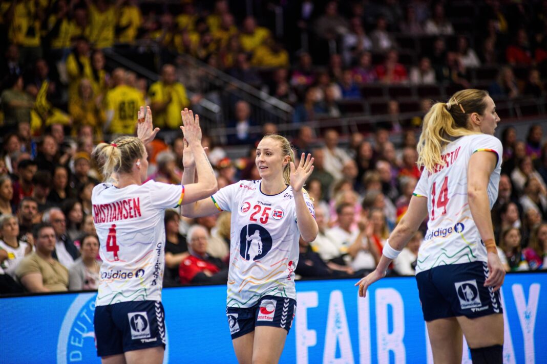 Meciuri din Campionatul European de handbal feminin, găzduite în România la Cluj și Oradea