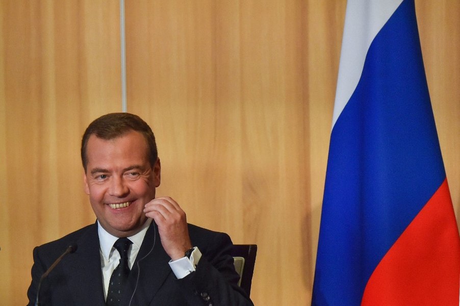 Medvedev ironizează imaginea de mediator a SUA: „O ţară care răpeşte preşedinţi”