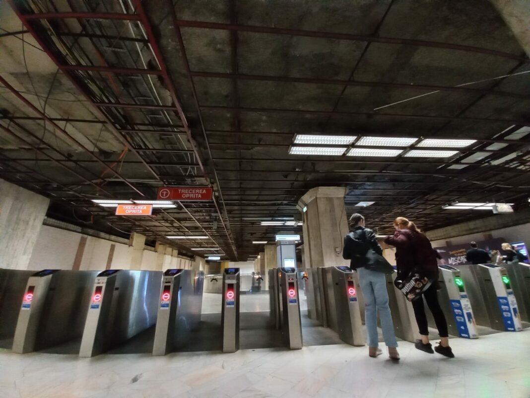 Metrorex a anunțat programul din perioada Sărbătorilor Pascale / Lumânările sau candelele aprinse nu pot fi transportate în stații sau în trenuri