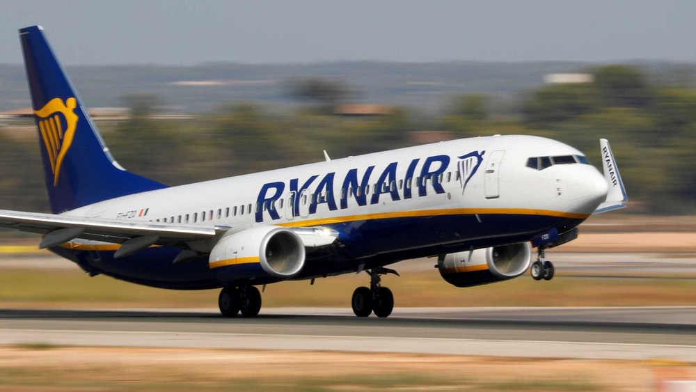 Milioane de pasageri vor fi afectați. Ryanair anulează rute importante în Europa. Care sunt țările cele mai afectate și care este situația în România