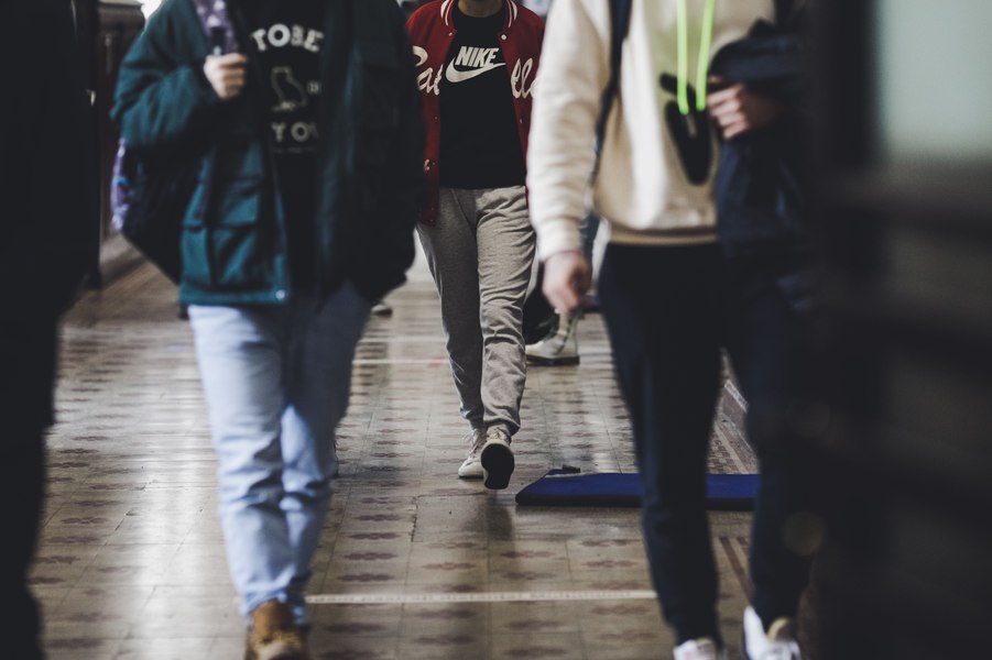 Ministerul Educației și Cercetării a aprobat 320 de programe școlare pentru liceu. Ce limbi moderne sunt incluse