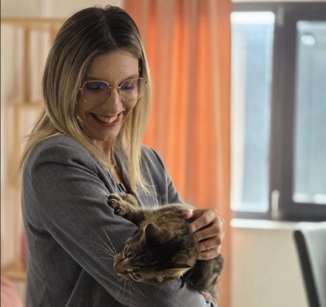 Ministerul Mediului adoptă o pisică salvată dintr-un caz grav de abuz. „Ne dorim ca acest exemplu să ajungă cât mai departe”