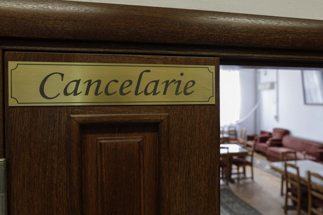 Ministrul Educației vrea plată suplimentară pentru profesorii care depășesc 40 de ore pe săptămână, indiferent dacă activitatea se desfășoară la școală sau de acasă