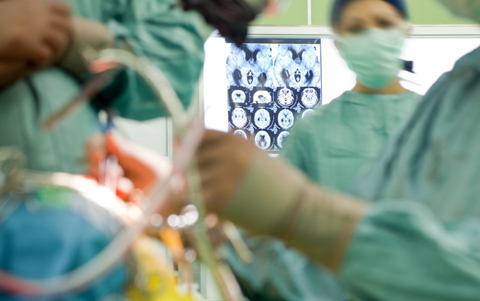 Motivele pentru care peste jumătate dintre medicii rezidenți  din România iau în calcul plecarea din țară