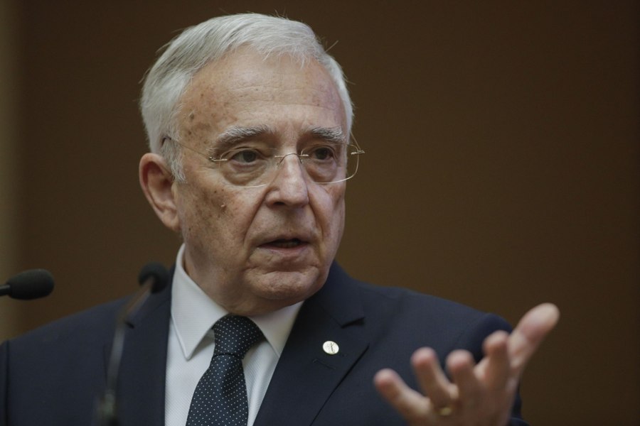 Mugur Isărescu avertizează că există decalaje mari în educaţia financiară a populaţiei. ROBOR, „marele dușman al României”