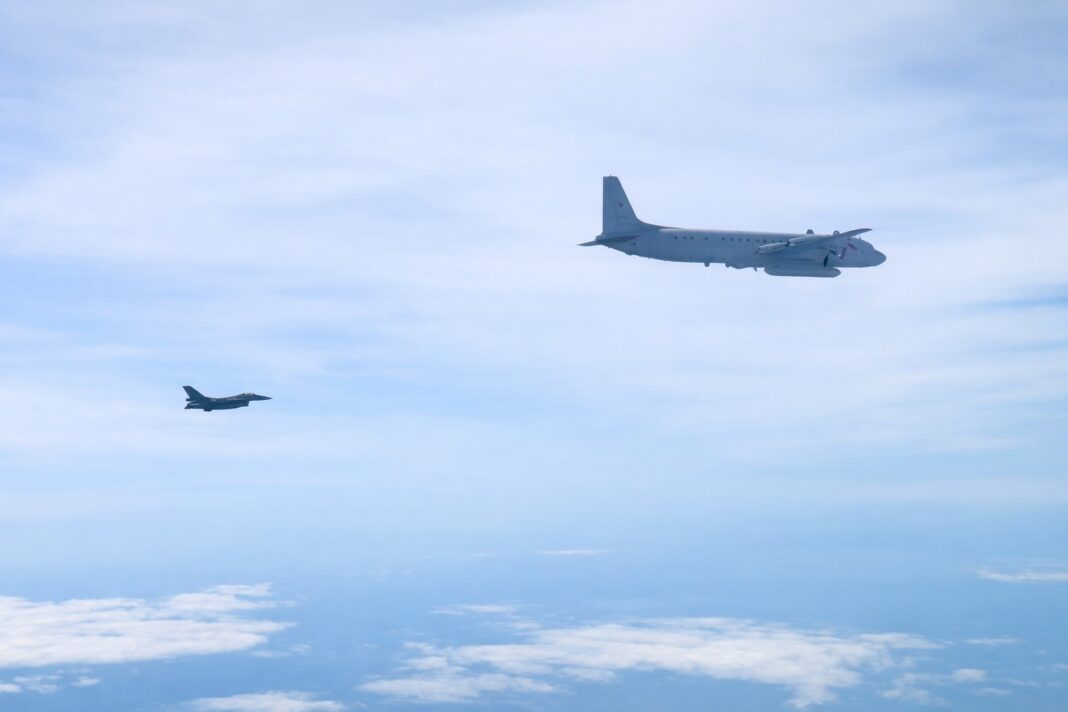 NEWS.ro: Aeronavele F-16 din detaşamentul ”Carpathian Vipers” dislocat în Lituania au interceptat o aeronavă a Rusiei care zbura în spaţiul aerian internaţional al Ţărilor Baltice fără contact radio