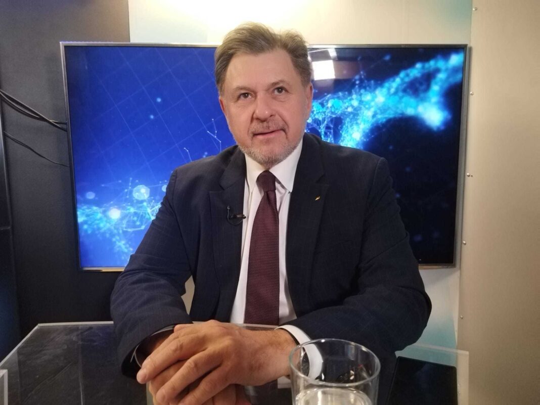 NEWS.ro: Alexandru Rafila afirmă că scandalul legat de vaccinurile Pfizer a fost amplificat de fostul ministru Vlad Voiculescu: Un scandal nemaipomenit în spaţiu public, încerci să găseşti tot felul de vinovaţi de ceea ce ai semnat tu, dar trebuie să-ţi şi asumi