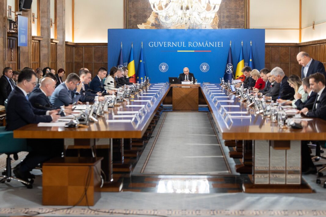 NEWS.ro: Alexandru Rogobete, întrebat ce va face dacă PSD va decide ca miniştrii social-democraţi să-şi dea demisia: Evident că voi asuma cu responsabilitate decizia partidului