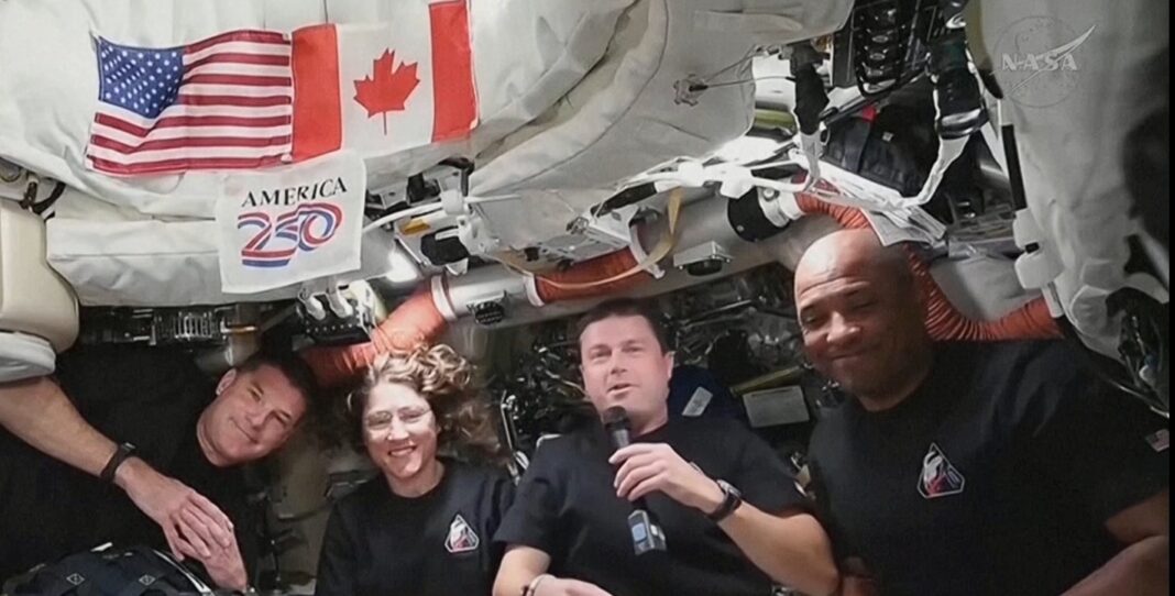 NEWS.ro: Astronauţii misiunii Artemis şi cei de pe Staţia Spaţială Internaţională au purtat o conversaţie din spaţiu / Reid Weisman: Am aşteptat acest moment mai mult decât vă puteţi imagina