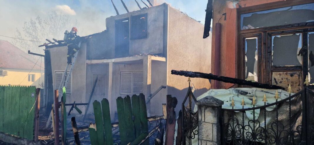 NEWS.ro: Bacău: Trafic rutier blocat pe DN 12A, din cauza unui incendiu
