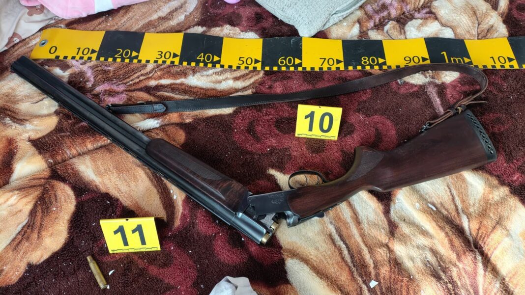 NEWS.ro: Bărbat împuşcat mortal de luptători SAS Neamţ după ce a tras asupra lor cu o armă de vânătoare/ Poliţiştii veniseră la locuinţa sa sesizaţi că şi-ar fi ameninţat cu moartea soţia şi socrii, dacă femeia şi cei trei copii nu se întorc acasă