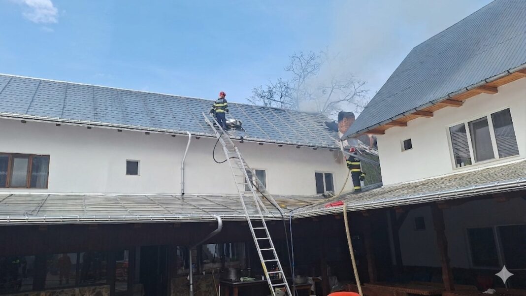 NEWS.ro: Bihor: Incendiu la Mănăstirea Izbuc, în podul construcţiei unde sunt chiliile călugărilor/ Sunt degajări mari de fum