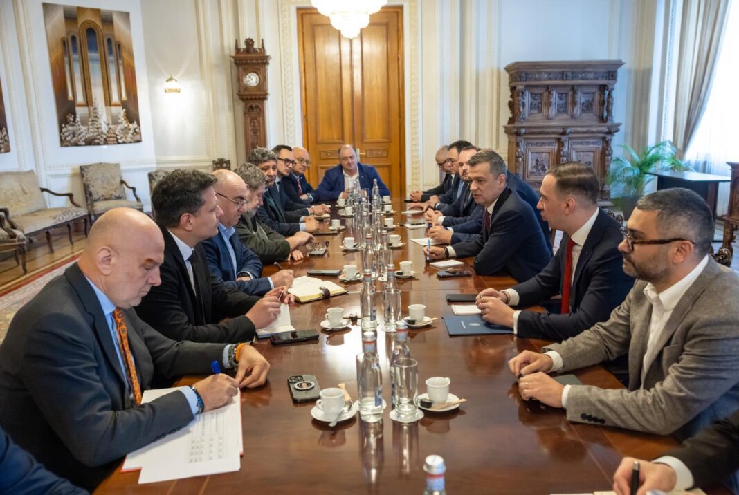 NEWS.ro: BNS, după întâlnirea confederaţiilor sindicale cu liderii PSD: Actualul program de guvernare nu a adus niciun beneficiu economiei, cu excepţia reducerii deficitului bugetar cu 0,8%/ Ce propun sindicaliştii