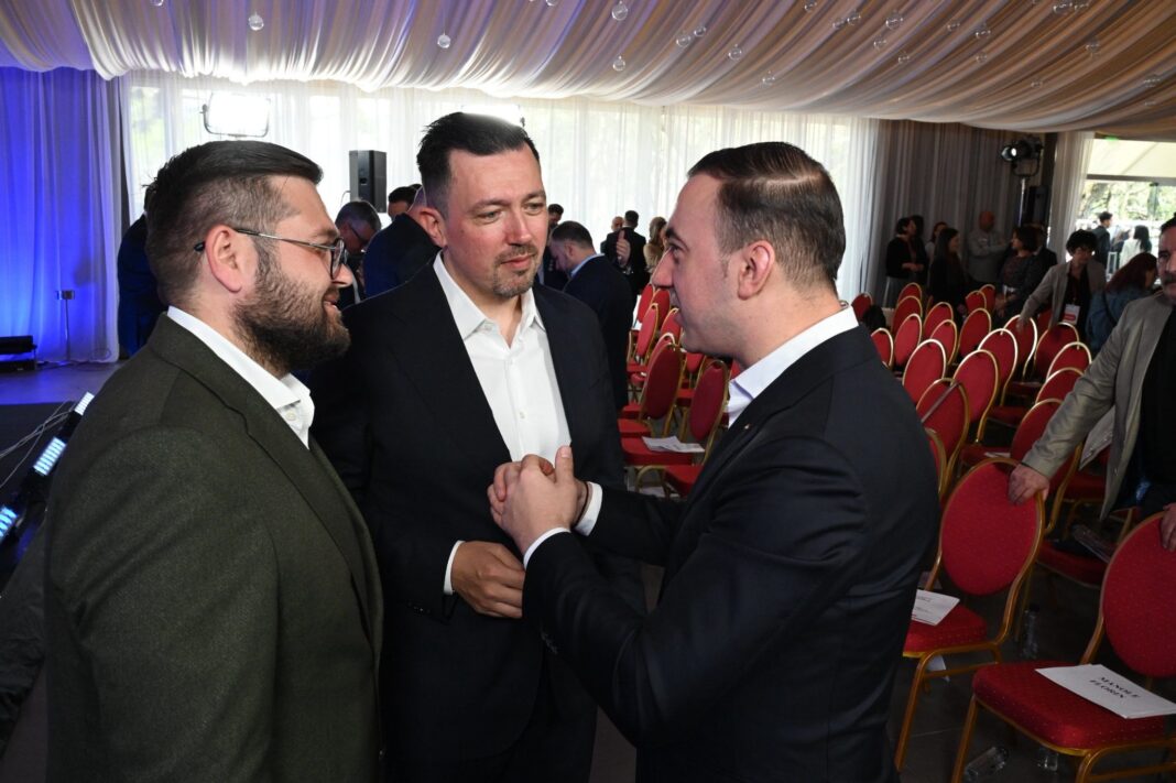 NEWS.ro: Bogdan Ivan: Felicitări, Alexandru Hazem Kansou, pentru alegerea în funcţia de preşedinte al PSD Sector 4 / Preluarea acestui rol după Daniel Băluţă este o provocare reală, dar şi o oportunitate