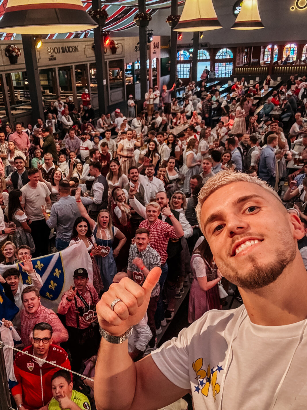 NEWS.ro: Bosniacul Ermedin Demirović s-a ţinut de cuvânt: 800 de litri de bere pentru suporterii VfB Stuttgart