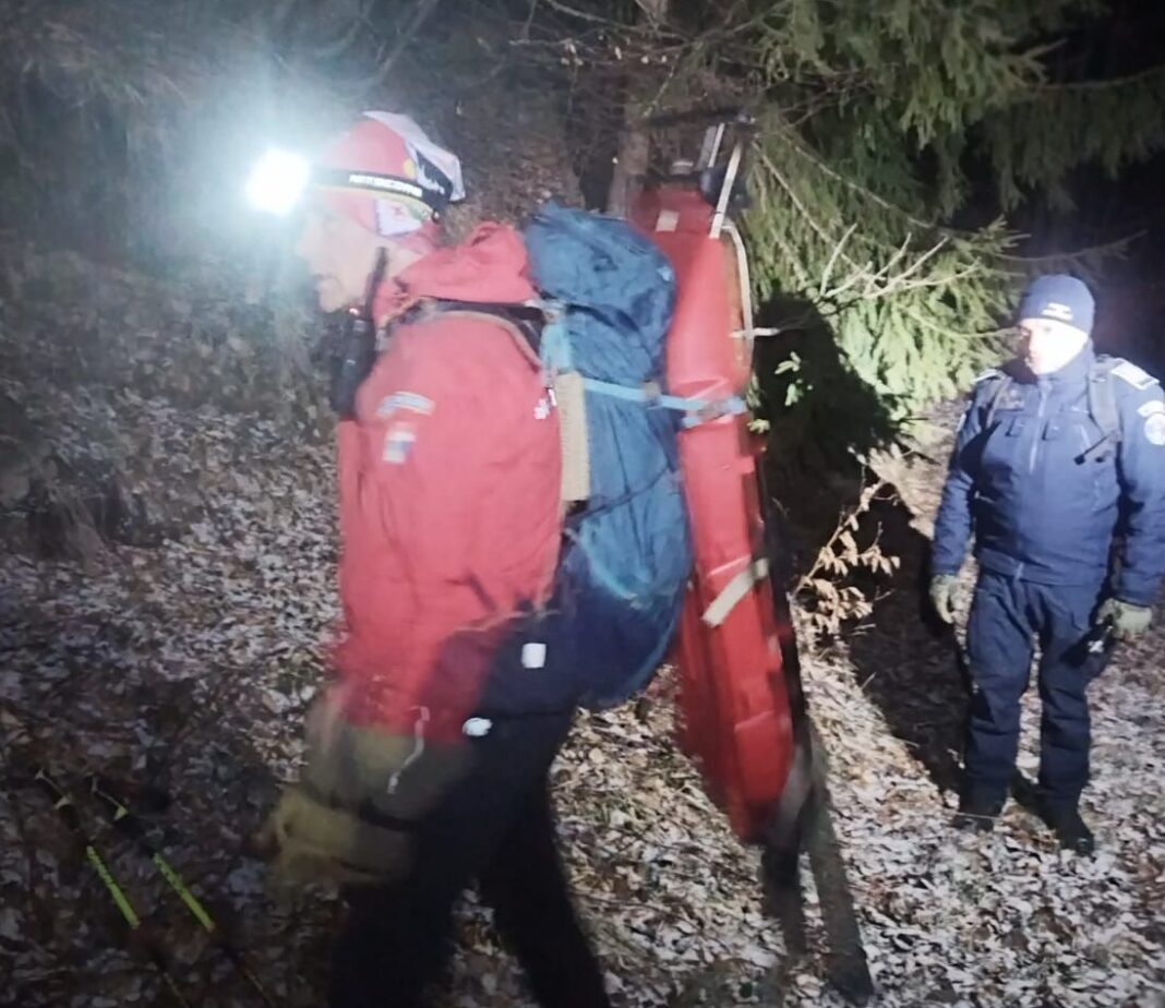 NEWS.ro: Cei doi ucraineni rătăciţi în Munţii Maramureşului au fost găsiţi / Operaţiunea, îngreunată pentru că nu au respectat indicaţiile / Tânărul de 25 de ani, insulino dependent, este în stare gravă