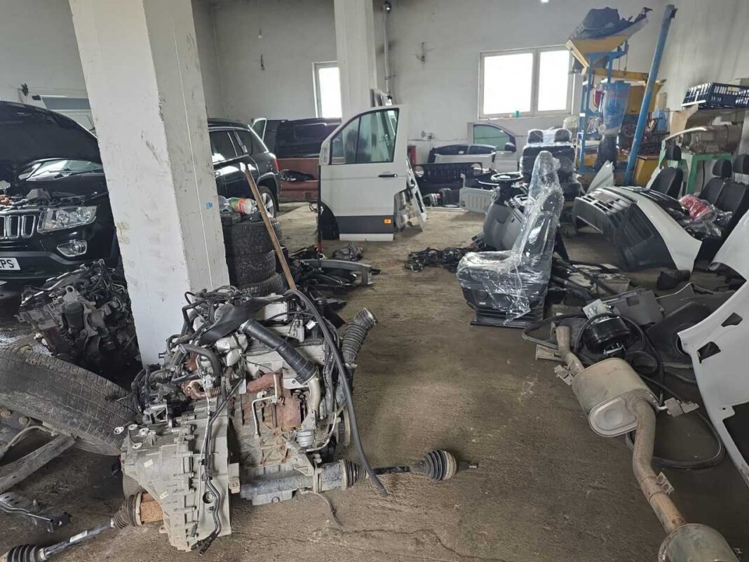 NEWS.ro: Centru de dezmembrări auto din judeţul Neamţ care funcţiona fără autorizaţie de mediu, amendat cu 40.000 de lei / S-a dispus încetarea activităţii, salubrizarea terenului şi predarea deşeurilor către un operator autorizat