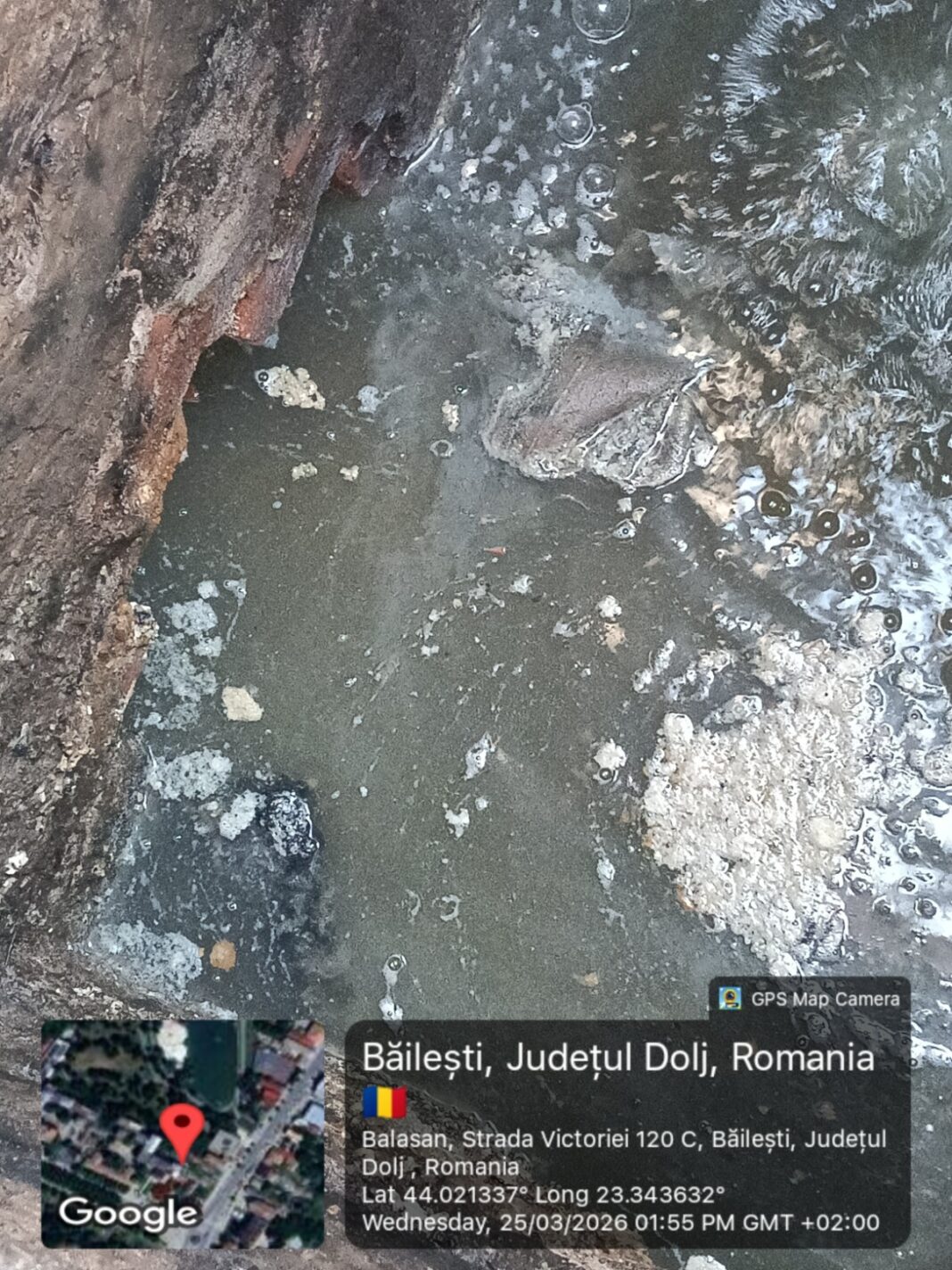 NEWS.ro: Centru de evenimente din judeţul Dolj, care deversa ape uzate menajere neepurate direct în râul Balasan, sancţionat de inspectorii Apele Române / Firma ar fi folosit ilegal reţeaua de apă pluvială aparţinând SC Compania de Apă Oltenia SA - FOTO